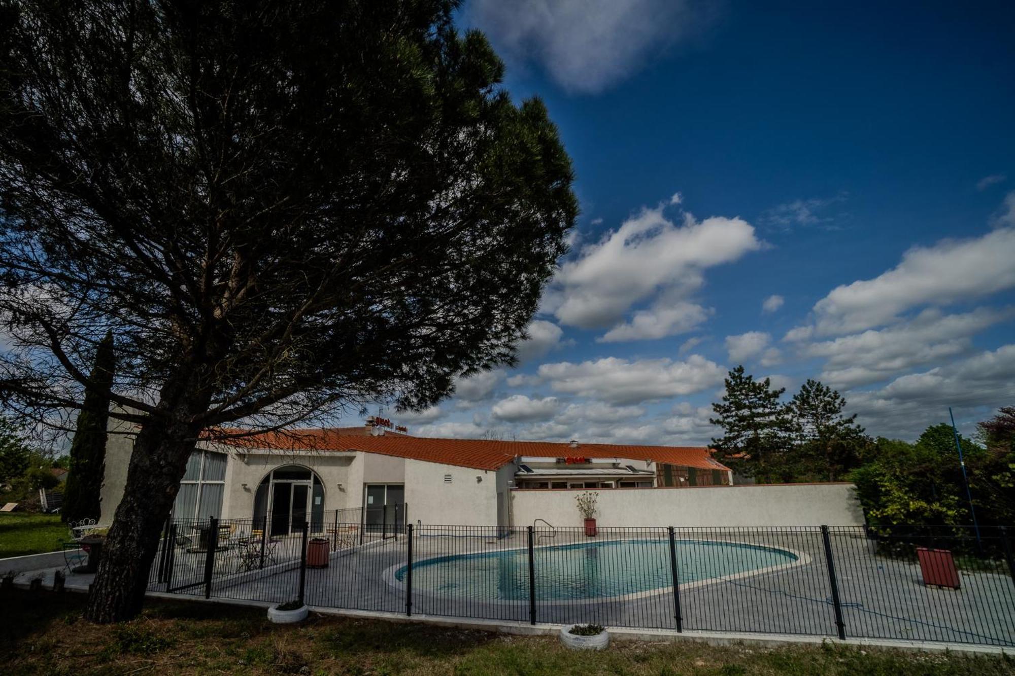 Greet Hotel Castres Saix Saix  Bagian luar foto